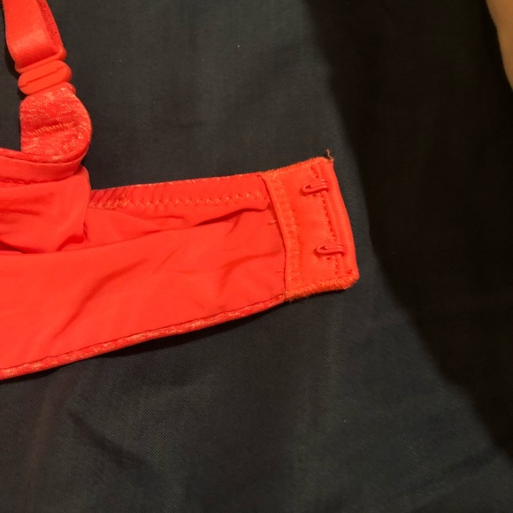 Victoria’s Secret Bra - Picture 3 of 8